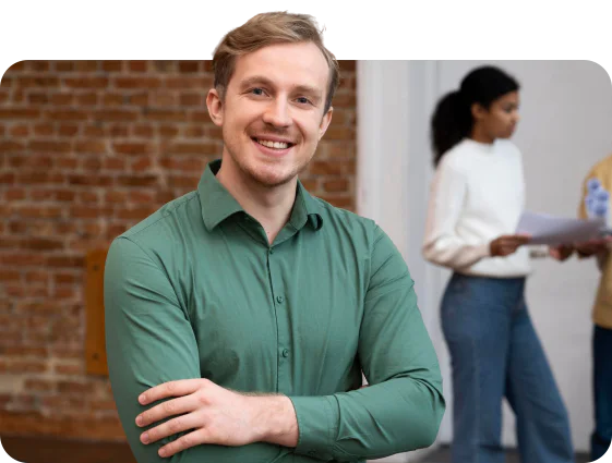 Equipo revisando informacion financiera